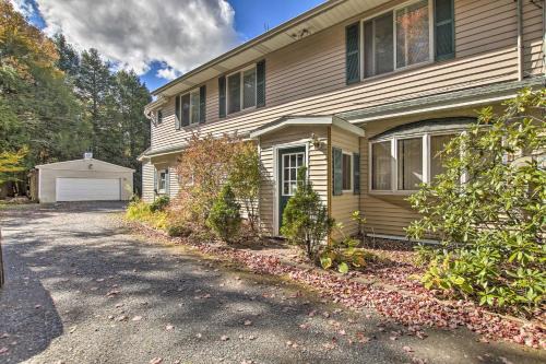 Spacious Apt w/Yard: 3 Mi to Windham Mountain in Windham
