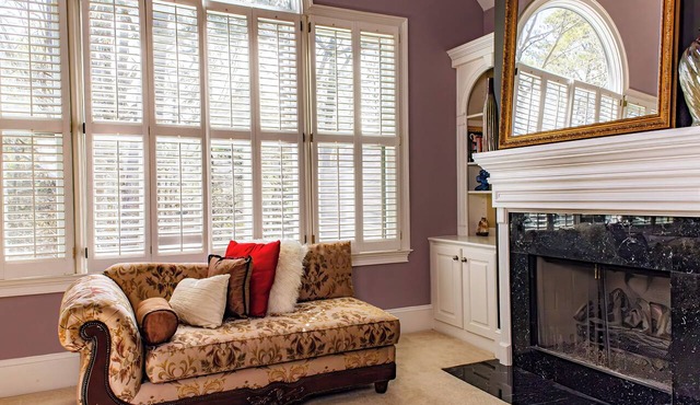 Spacious Luxury 5-bedroom Retreat in Alpharetta- Pool- Minutes to Avalon in Alpharetta