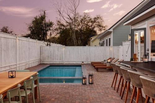 Spacious Savannah Home Pool Spa & Greens