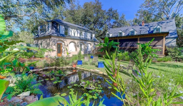 Standalone Garden Cottage near Downtown: Private Koi Pond & Parking