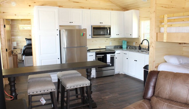 Stone Cabin with Hot Tub & Spectacular View at God's Country Resort in Shreveport