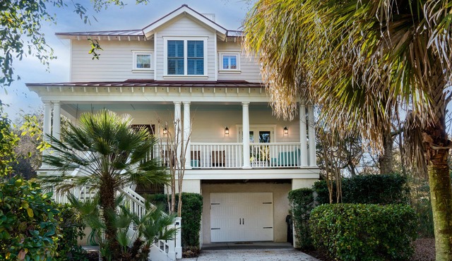Stunning 4 BR/3.5 BA Home! Neighborhood Pool! Amenity access included!