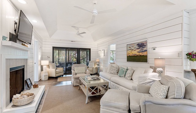 Stunning remodeled cottage, central location!