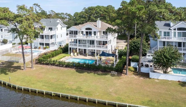 Stunning Views With Pool, Family Room, Resort Perks