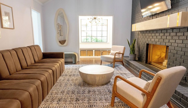 Styled, cozy residential retreat near town center