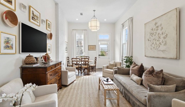 Stylish & Private Uptown NOLA Home & yard.