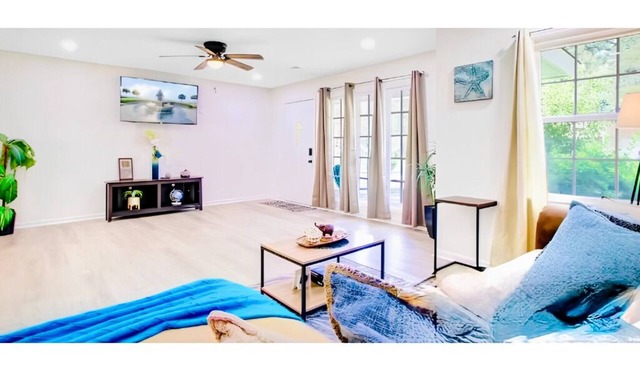 Summerville, Spacious Family & Work-Friendly House