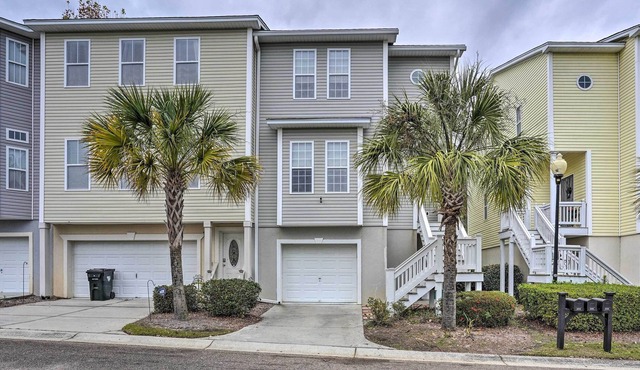 Summerville Townhome Near Rosebrock Park