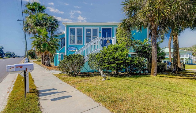 Sunny beach house with ocean view, large deck, central AC, & washer/dryer