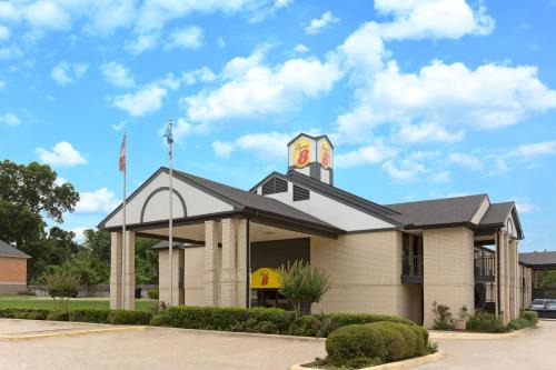 Super 8 by Wyndham Ruston in Ruston