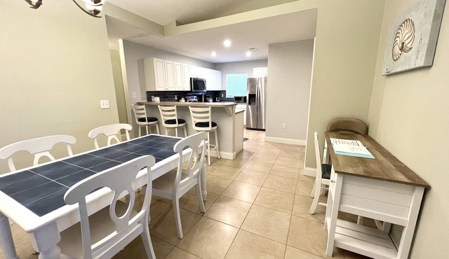 Super Clean, Comfortable, & Centrally Located near RSW and FGCU in San Carlos Park