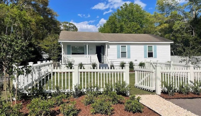 Sweetgrass Haven | 4BR in the Heart of Old Village