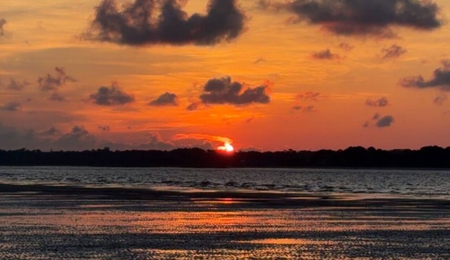 The Beach Is Calling! come stay at Finally Fuskie'inn, 2 Bedroom 2 Bath home.