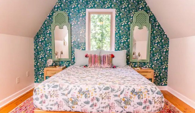 The Boho Loft: colorful, cozy, comfortable 1BR