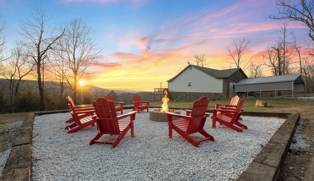 The Bright Outlook, Family Fun w/climbing wall, fire pit and large back deck