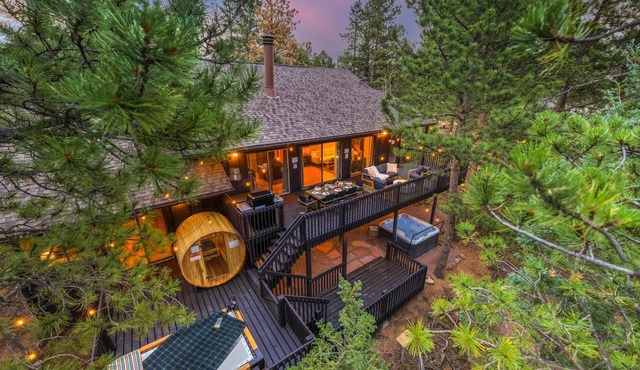 The Divide Chalet: Hot Tub | Sauna | Stargazer Net | Firepit in Teller County
