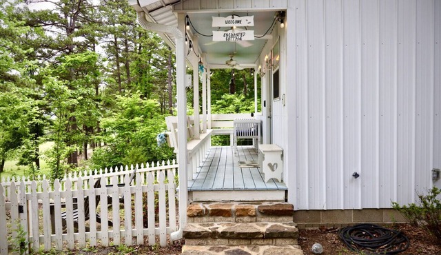 The Enchanted Cottage, Greers Ferry Lake Area, Romantic, Outdoor Shower, Extended Stays Welcome