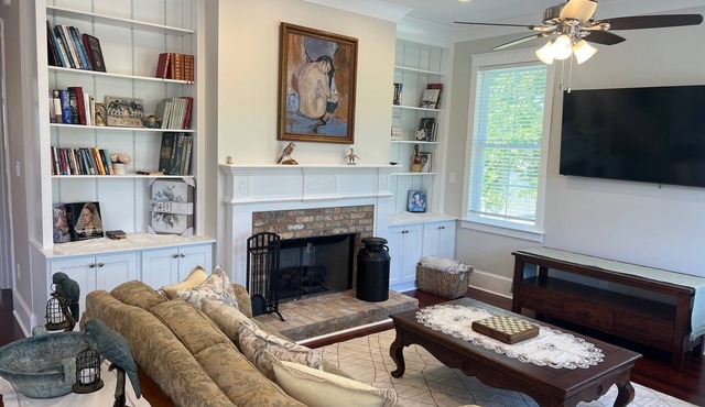 The Guest House At The Historic River Road Oaks in Metro New Orleans in HAHNVILLE