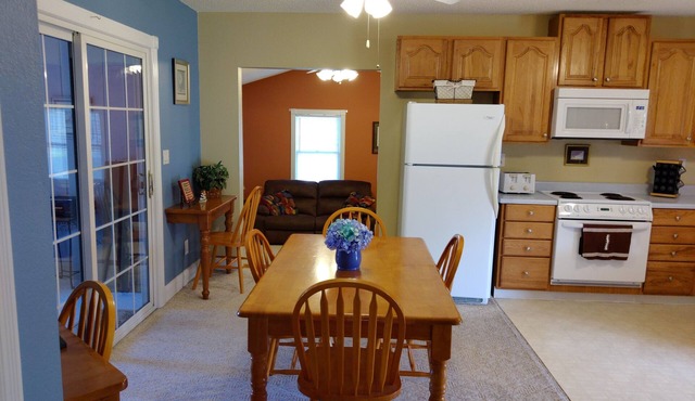 The Lake House at Turtle Cove: Cozy relaxing lake home with dock on wooded lot. in Eutawville