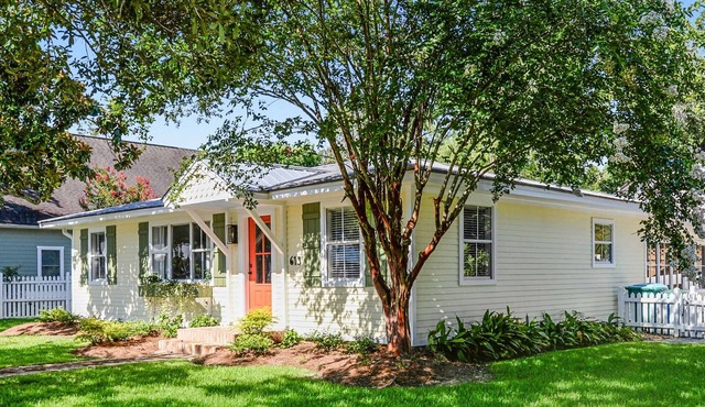 The Lemonade Stand - the PERFECT location in Ocean Springs. Walk to downtown! in Ocean Springs