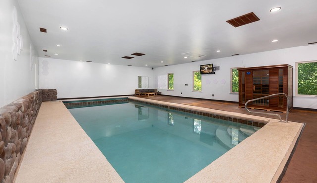 The Manor-Indoor Pool-Speak Easy-Game Room-Sauna in Bentonville