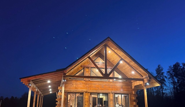The Timber Haus- A True Log Cabin Retreat for Adventure, Trails & Relaxation in Danbury