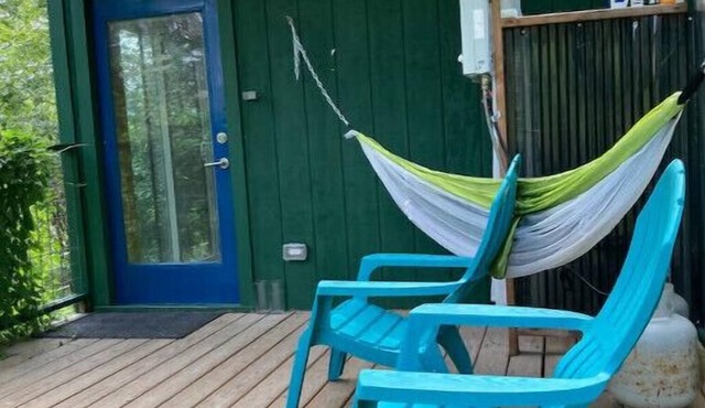 Tiny cabin with privacy, comfort and mt views in Kerhonkson