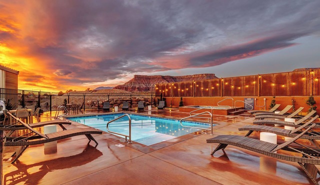 Tiny Home Near Zion | Pool & Hot Tub in Virgin