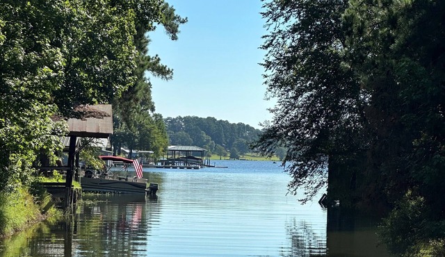 Toledo Bend Cabin-Mid-Lake-5 Miles from Town-Entire Cabin in Many, La