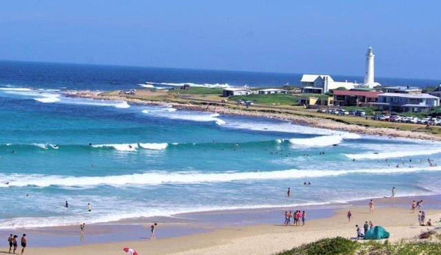 Tranquil, charming 1-bed unit on Marina Martinique canals, 24hr security in Jeffreys Bay
