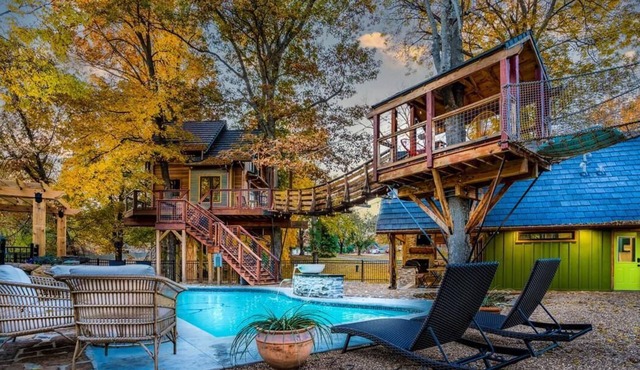 Tree House Oasis, conveniently located in the heart of Bentonville