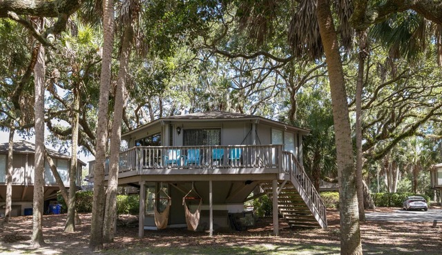 Treehouse Escape-Lagoon View & Walk to Beach