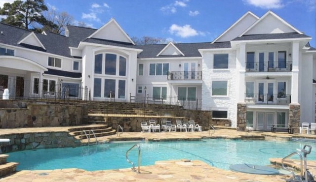 Ultimate Lake Hamilton Estate 15 Bedrooms Private Resort on 8 Acres SLEEPS 53