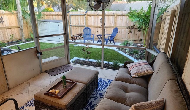 Updated Safety Harbor Villa Walk to downtown and Philippe Park Pet friendly in Safety Harbor