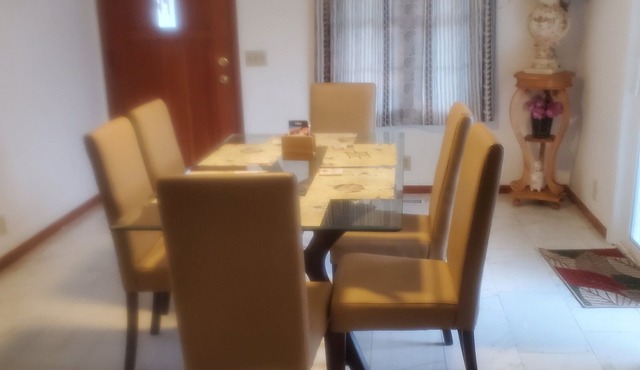 Vacation or Temporary Stay 35 min to Charleston Airport.