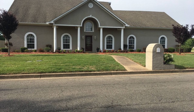 Very Spacious Home Sleeps up to 16 with in-ground swimming pool