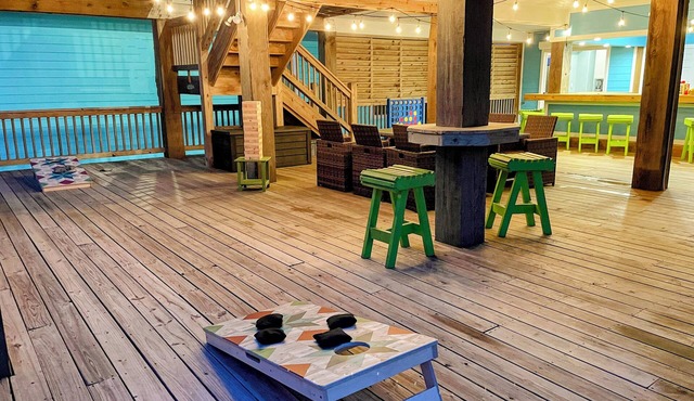 Views from 2 decks - 1000ft to the sand - HUGE deck with bar, views and games in Crystal Beach