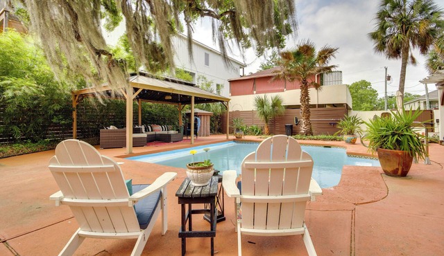 Walk to Beach! Romantic 'Deja View' Apt in Biloxi