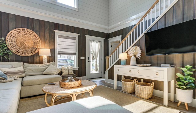 Walk to Old Town Bluffton! Family Home w/Balcony