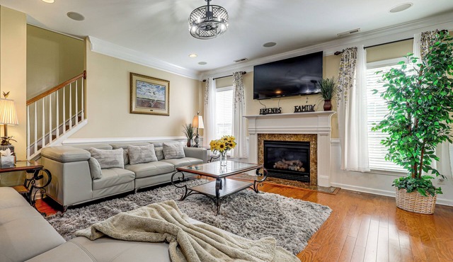 Walk to Wescott Golf, Pool Access! Pondfront Home
