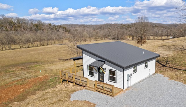 War Eagle Creek Retreat- Cabin on the Creek- Private but close to everything