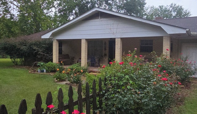 Warm and welcoming farmhouse, nestled on our 198 year old family fàrm