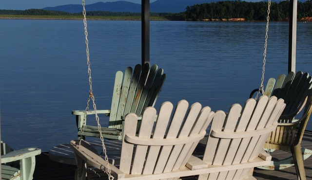 Waterfront Cottage on Beautiful, Crystal Clear Lake James