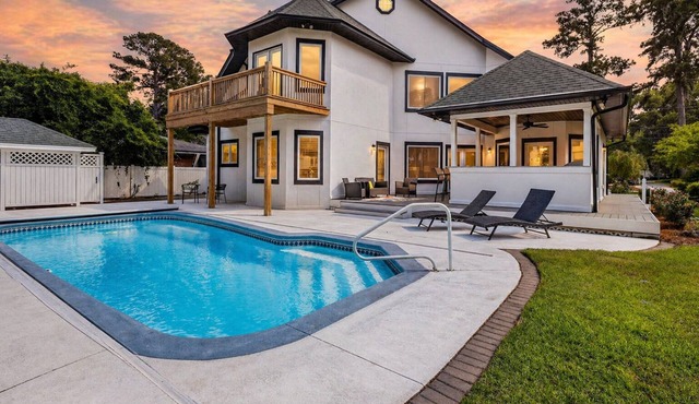 Waterfront Estate Private Pool & Dock Near Downtown Savannah & Tybee Island