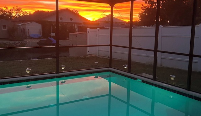 Waterfront Home! Heated Pool. 3bed 2bth. READY FOR A 5⭐️ STAY?