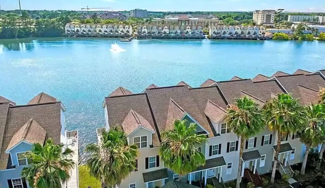 Waterfront Retreat! 2 Homes, 8BR 10Min->DT & Beach