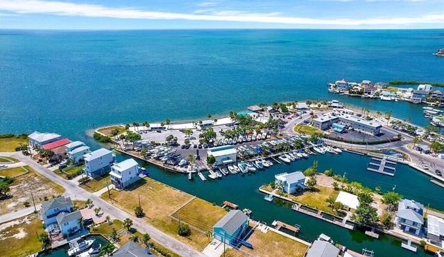 Waterfront Vacation Home with Gulf view- Boaters Paradise in Hudson