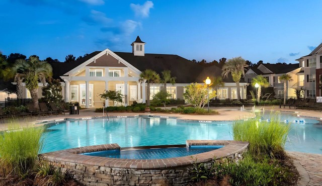 Waterview 2BR: Pool, 1st Floor, Gym, Screened Lanai!