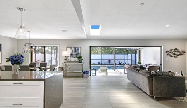 Waverly Escape|Private Pool, Chef's Kitchen, Upscale Amenities in Palm Beach Gardens