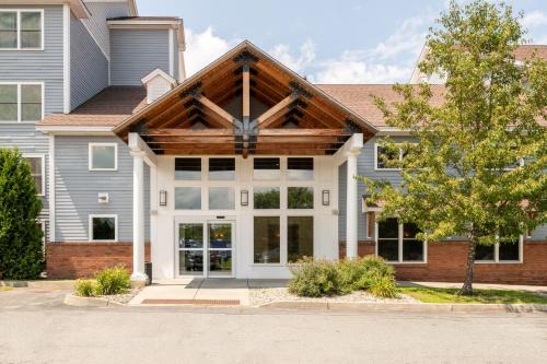 White River Inn & Suites in White River Junction